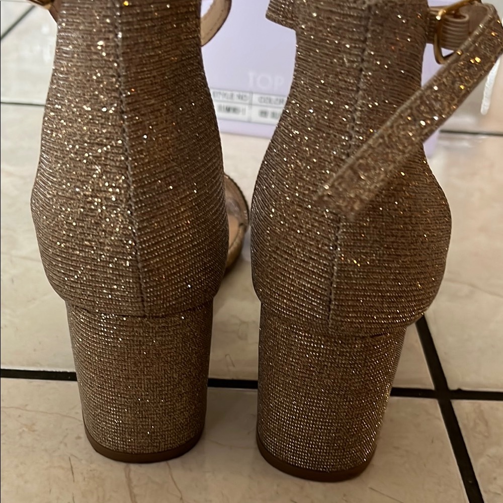 Elegant Gold Women's Shoes - Picture 4 of 5